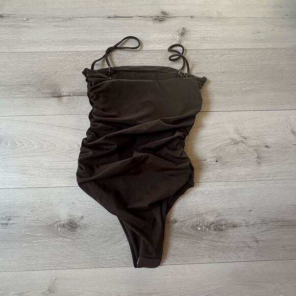 Free people The Ruched Maillot One-Piece Swimsuit Belle Size S
NWT in packaging - Picture 5 of 5
